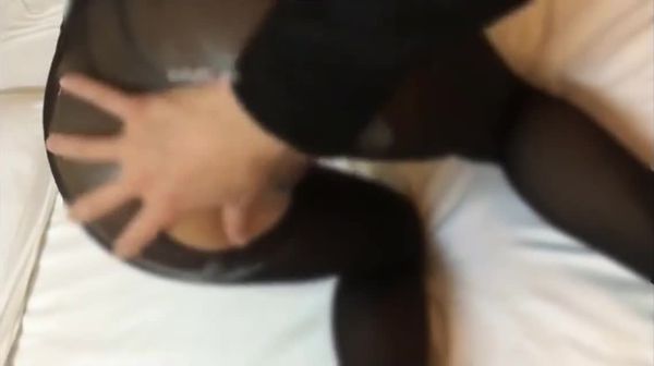 让小穴和肉棒都湿湿的才好大力抽插