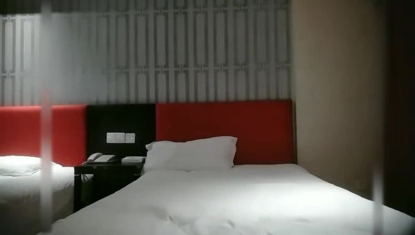 双飞两个如狼似虎慾女人妻