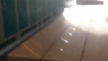 女主播偷偷潜入海边浴场更衣室偷拍各种妹子尽收眼底