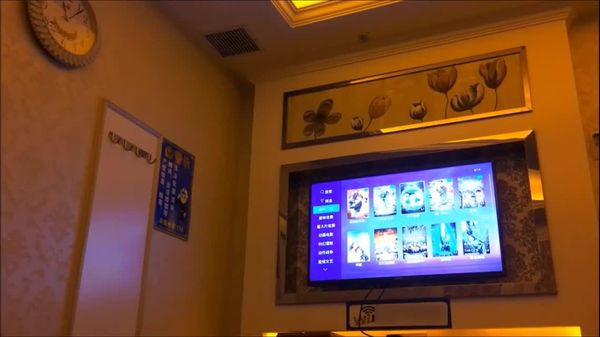 Q先生第11部-足疗店包厢偷爱爱!学生妹小琴的偷情日记