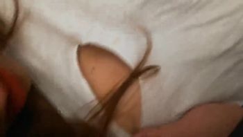 美女家里电视坏了，上门服务，给美女也做了服务，操得她超满足