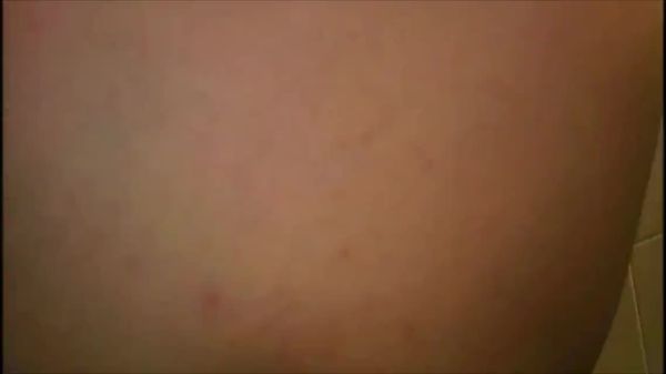 骚气女友浴室里洗澡,太馋她身子了,直接去浴室干她