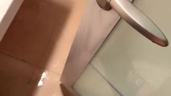 王子哥专啪学生妹天津可以单独约的学生妹，报价2000块，乖巧听话一下课就来开房，清秀学妹挑逗起来了也能变身淫娃小荡妇