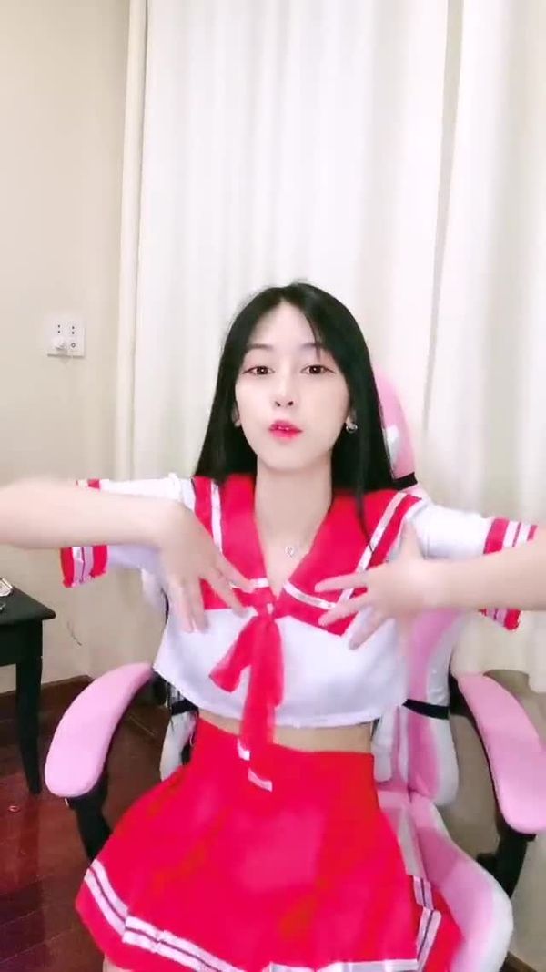 长发飘飘学生制服清纯小妹 满背纹身视觉反差[MP42-1