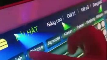近在越南混得不错的老王（龙哥）又泡到了个颜值不错卖衣服的妹纸去ktv唱完k回家啪啪