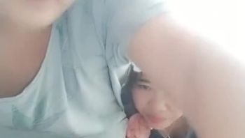 理发店骚姐姐跟小哥直接在店里啪啪看着外面好刺激又怕被人看到，跑到床上全裸激情大鸡巴好硬直接上位抽插~