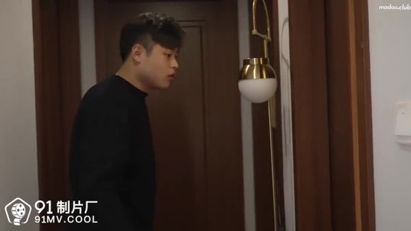 cus-548-被轮奸的妈妈--顶级淫乱3p操妈-前面深喉后面怼操
