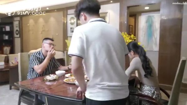 老公请原谅我ss堕落的人妻在老公身旁s被侵犯内射