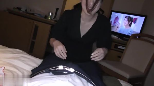 期間限定超清楚與超美人超美腳濕濡無毛保育士連續抽插前編832698