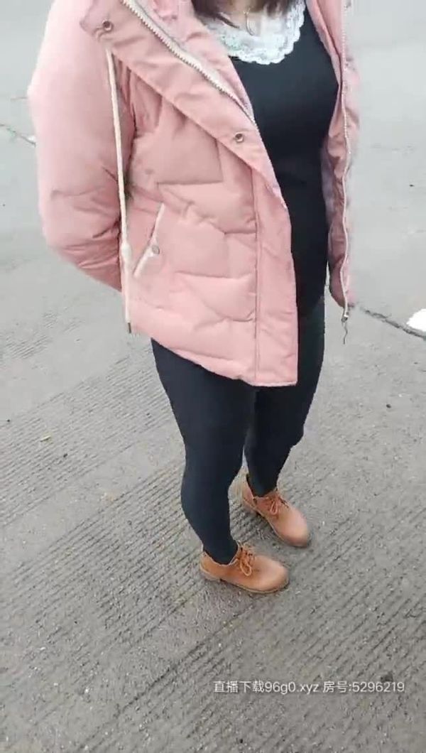 驾考女学员与教练的爱情故事,要想学得会先跟师傅睡,驾校简易房内的激情,直接在地上开干,小少妇为本献身