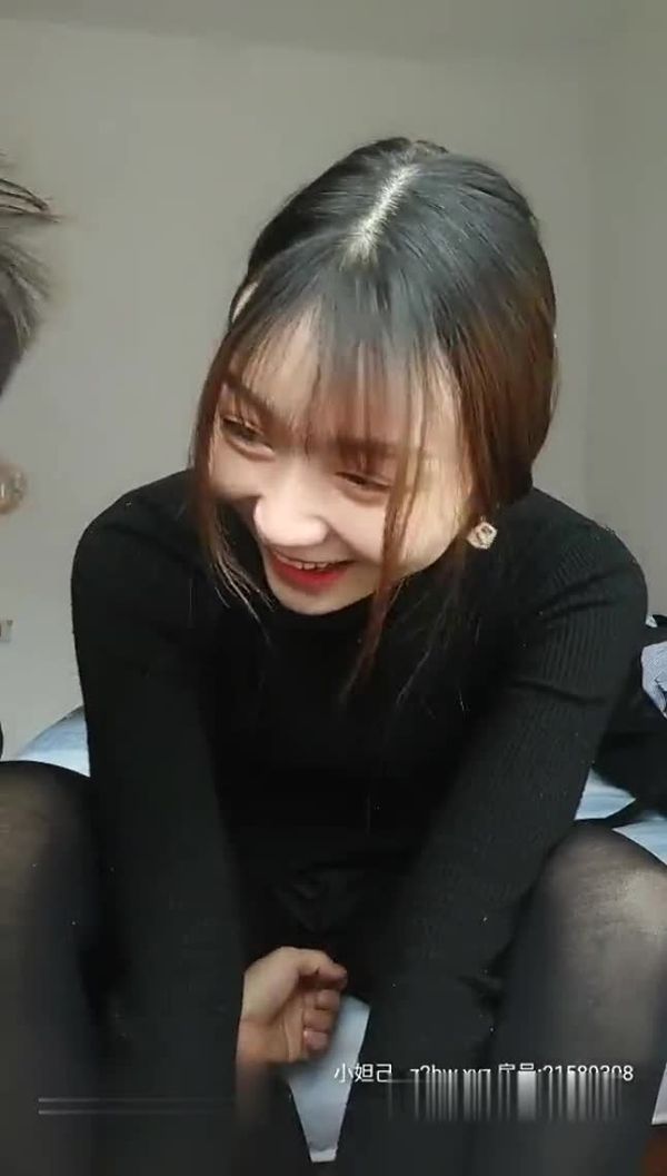 脸以为身材会比较丰满圆润,没想到如此之苗条,白皙的翘屁股,纯真天然美的川妹子,才刚刚开发的所以还很羞涩