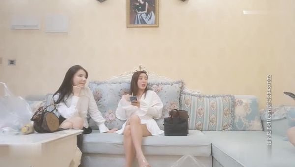 小陈头星选连续约多个妹子,中途还吵架,av视角沙发狂干全程记录