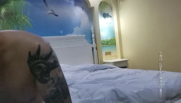 极品小少妇,一号渣男一这双细腿太美了,苗条小姐姐温柔可亲,天生炮架子,猛男大哥扛起来卖力输出暴操,