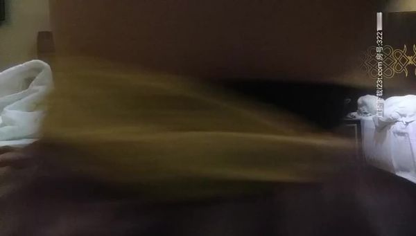 女子私密spa潮吹汇】新顾客是个漂亮纹身大胆美少妇推油爽翻天主动裹j8翻身推到开操
