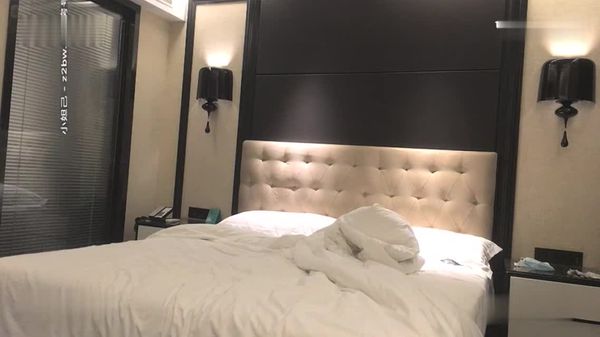 文轩撸点极高真实叫床是个很大亮点,关键是骚叫,骚得一逼,干太猛高潮腿软发抖