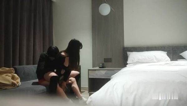 开发探索】,探索者系列,23岁刚毕业学生妹,一对极品水蜜桃大胸,打桩机体力过人,天生吃这碗饭了