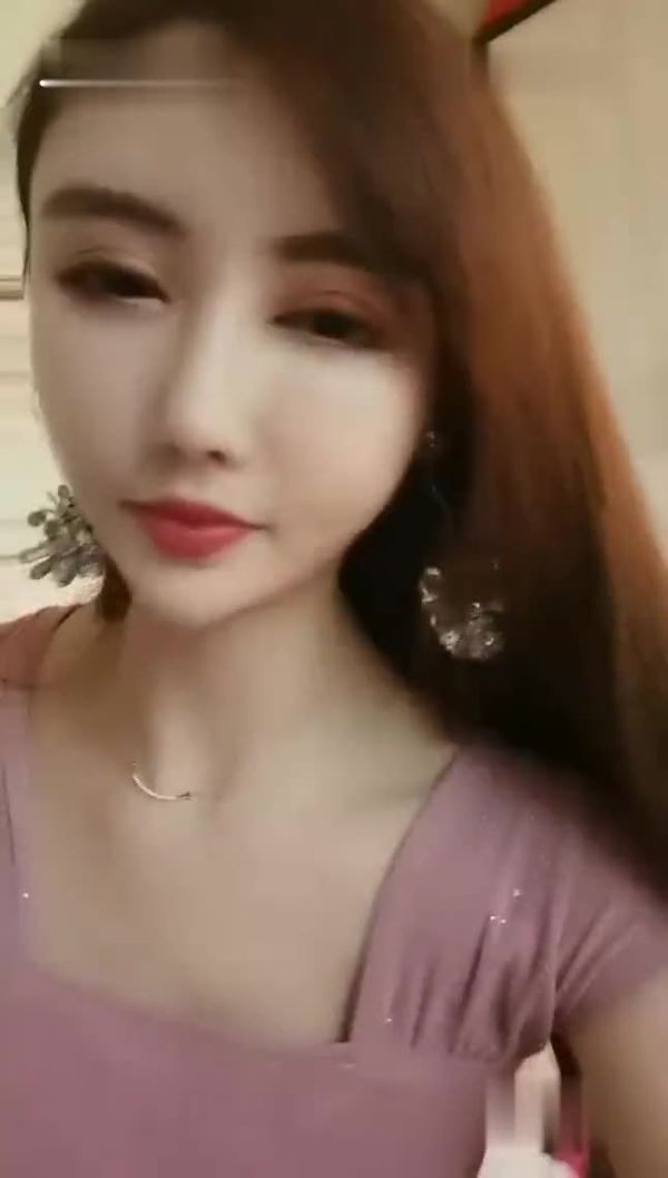 小葡萄颜值不错苗条美女自慰啪啪,脱光光用笔抽插情趣装白丝大力猛操