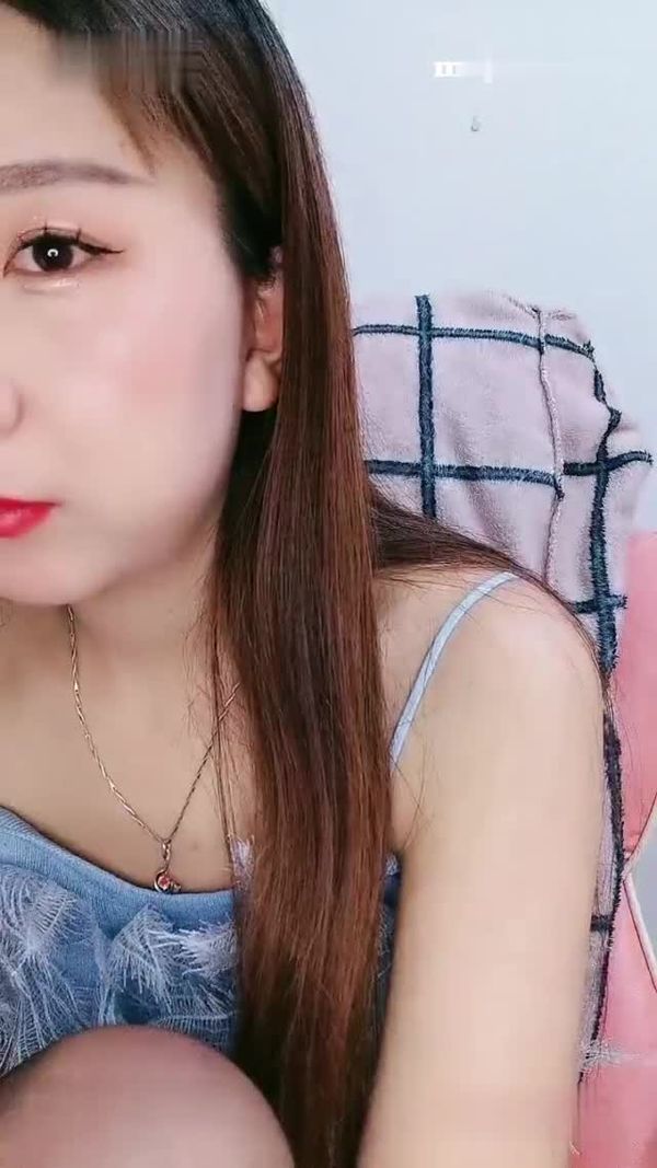 看着很纯的小姑娘没享受玩起来这么骚,全程露脸大跳激情艳舞直播诱惑狼友,揉奶玩逼还有按摩棒精彩刺激不断1