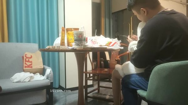 只想做一名合格的舔狗 泡良,这次是年轻小妹妹,20岁,小骚逼一开始挺矜持,挑逗许久推倒,逼逼好紧干着真开心