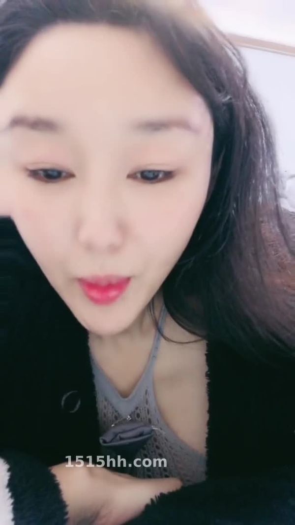 有韵味的大姐姐丝袜情趣短裙诱惑,全程露脸大秀直播,激情豔舞揉奶玩逼,跟狼友互动撩骚,淫声蕩语不断好骚