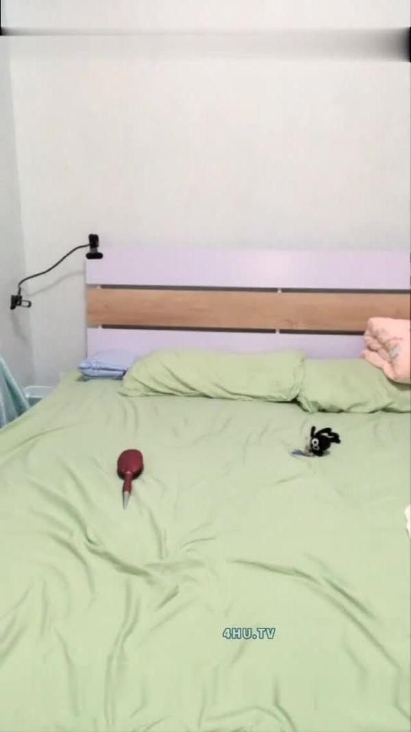 高颜值耳环妹子漏奶装自慰诱惑秀-床上跳蛋塞逼逼翘着屁股摆弄各种姿势非常诱人