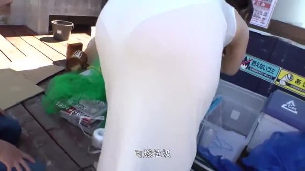 ~人妻身穿超色連衣裙~偶遇住在附近擁有極品身材的年輕妻子!