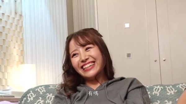 向看起來很閑的美女搭訕,然後玩拿手的喝酒遊戲,灌醉她後立刻色情突入!