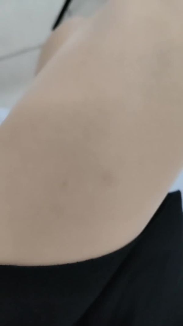 清纯小婊妹露脸一个人陪狼友骚,丝袜诱惑清纯可爱跳蛋玩弄骚穴呻吟,看她表情就很刺激,不知道是爽还是疼