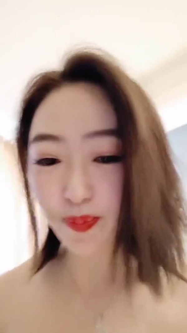 妩媚御姐露脸丝袜诱惑,成熟风骚有韵味,逼逼毛多性慾旺盛,水多又听话揉奶玩逼特写展示,刮逼毛给狼友看