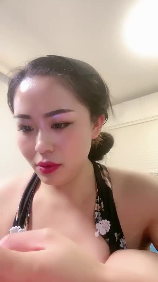 人妻少妇露脸丝袜情趣诱惑跟大哥激情啪啪性爱直播大秀,69口交大鸡巴舔逼诱惑,让大哥草了骚穴干菊花射里面