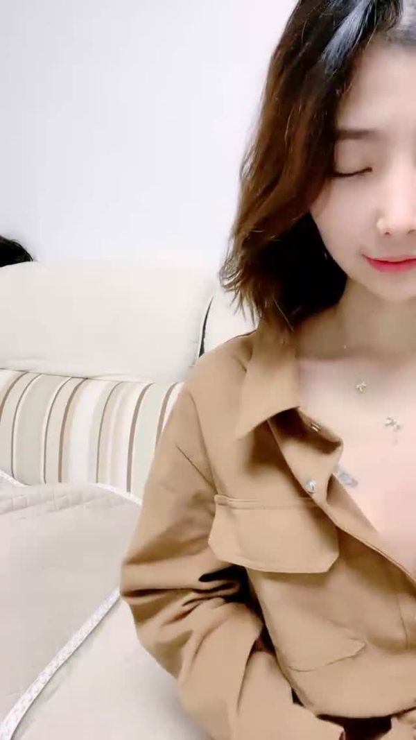 气质美女小姐姐!和闺蜜女同秀!浴桶里一起泡澡,黑丝美腿假屌骑坐,穿戴假屌骑乘位操逼