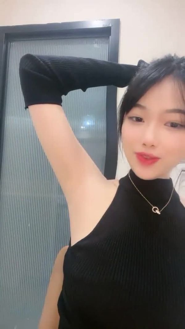 高颜值网红女神全程露脸大秀直播,顶级尤物才艺表演,性感火辣裸舞,互动撩骚听指挥,掰开逼逼看小穴特写