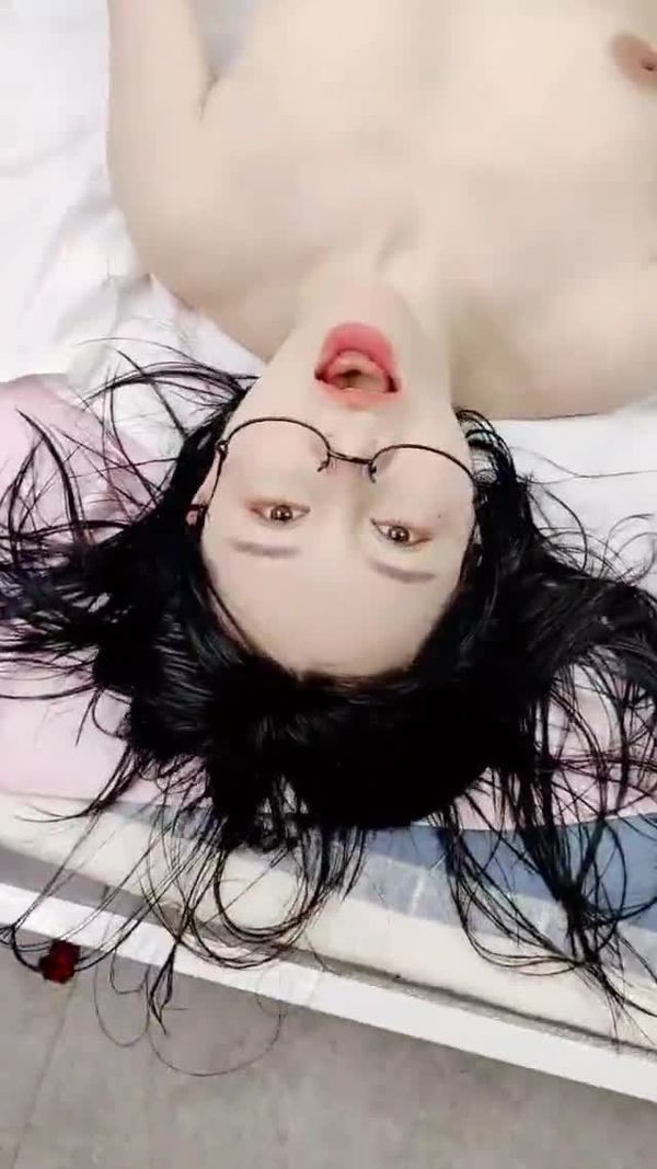 黑丝高跟性感尤物下午场露脸开草,口交大鸡巴,享受小哥打桩机式高速抽插,被大哥干的冒白浆多体位蹂躏爆草