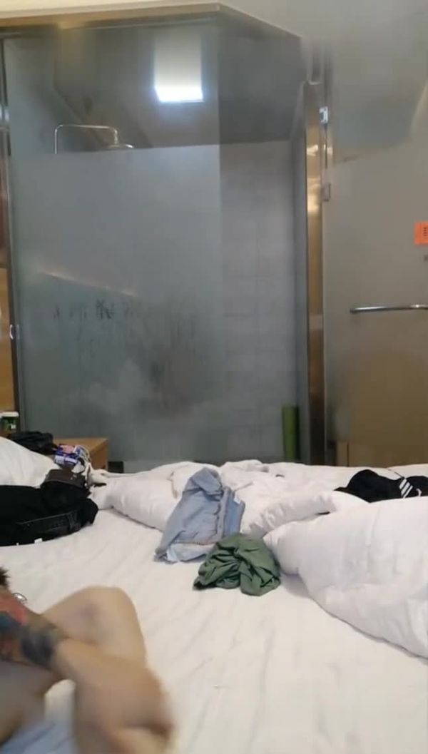 m纹身小哥和大奶妹子双人秀舔奶子口交尾巴肛塞插菊花翘着屁股玩弄