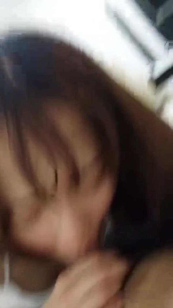 纯情可爱的良家妹妹先帮男友打飞机然后做口活,不好意思入镜