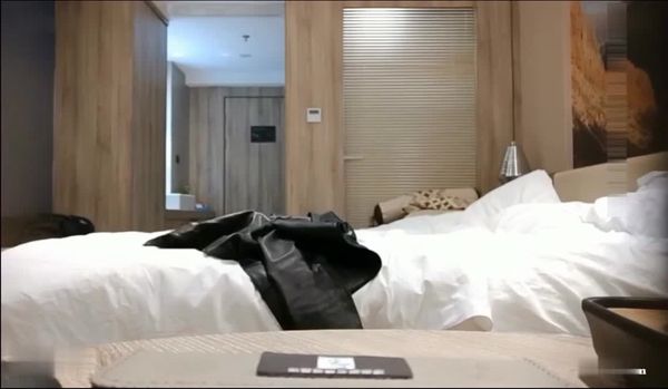 全国偷拍直播铁牛哥2000元约极品御姐连搞了两三次