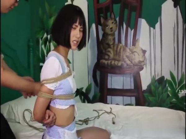 阿木作品,二次元妹子捆绑体验!挣!扎扭动吊缚玩弄丝袜美腿