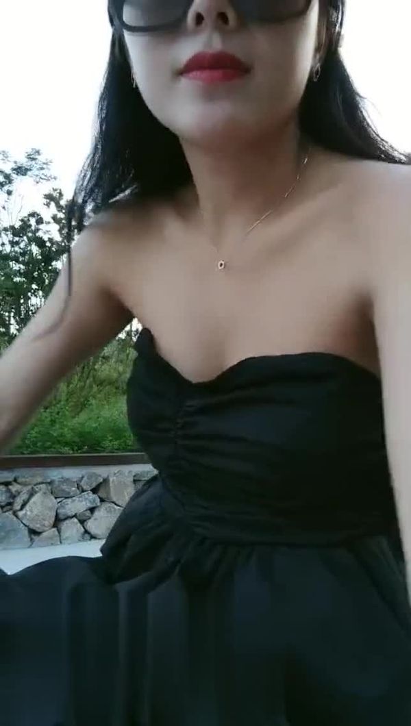 骚狐狸巡街下午溜达公园勾引路人,“随便聊一会嘛,我没有男朋友”,一勾一个准,找空地!做爱,艹菊花 淫乱啊!