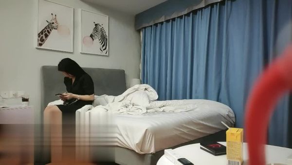 好色之徒嫖兼职白领小姐姐,气质好颜值佳,鲍鱼菊花一览无余,各!种姿势频繁切换观感一流