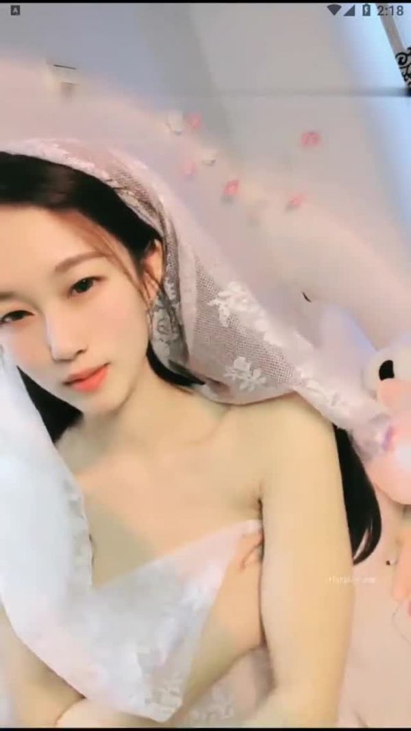 今年19岁的大一超级耐看的纯妹子,看到如此清纯干净的小仙女,众网友表示【妈妈,我要谈!恋爱了!白婚纱仙气飘飘