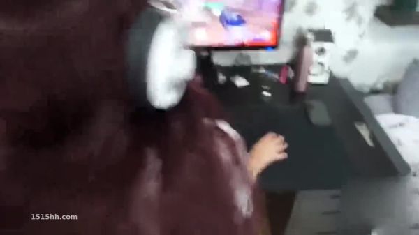 和漂亮妹子一边啪啪一边玩守望先锋你俩是操爽了,这不 是坑人吗,这局铁定输了