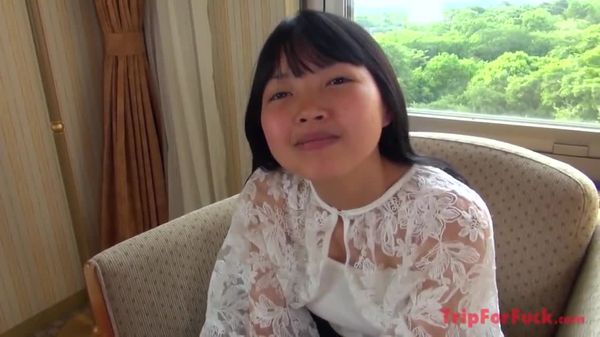 FC2 PPV 3537130 逸材 かわいいかわいいロアイドルおいしくいただきます ハジメテの种付け中出し 细いのにおっぱい大きくて マン毛が_1