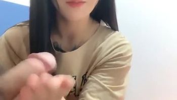 港岛妹妹 自拍 (无套狂干高颜值短发骚货04年新疆美女)2023 5 7