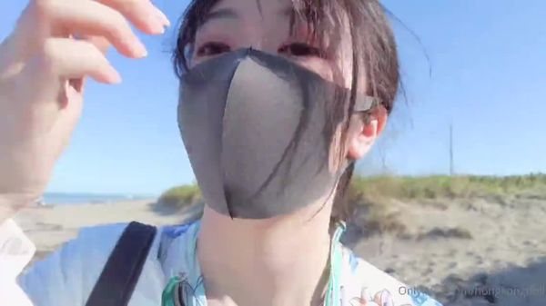 玩偶姐姐【HongKongDoll】6月新作,新流出冲浪少女的碎碎念1部,OF极品小姐姐【NANA】快乐旗袍