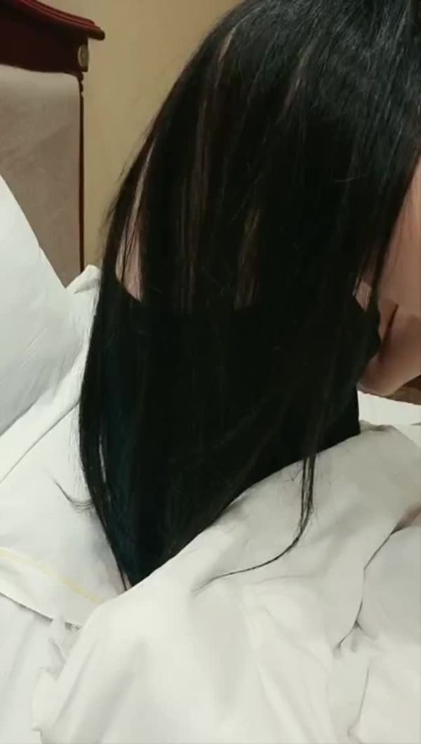情侣一同开直播,我们的2爱没有错误~妹妹快来舔我的棒棒~他好硬!