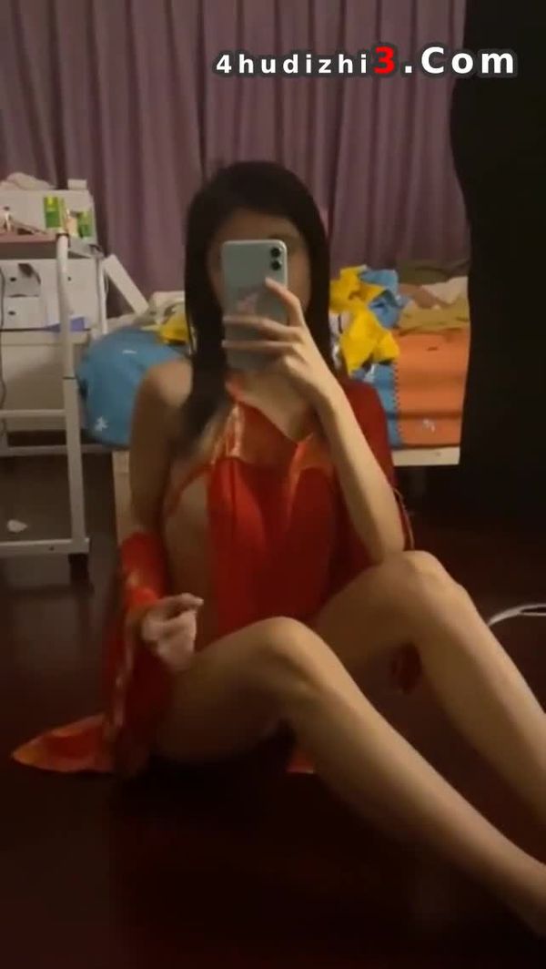 蘿莉胸前一對特大號車頭燈終於全見