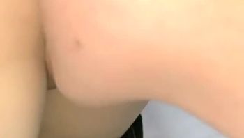 美眉被土豪拿着内射ae
