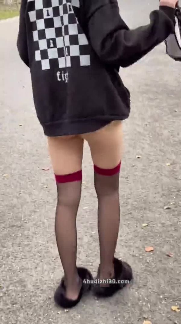 最喜欢不穿内裤露给路人看了