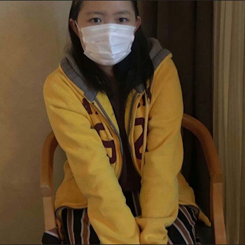 【颜バレ】【3p・中出し】幸薄すぎる人妻が再度ハメ撮りをさせられに来たので、二人でせめたらデカ黒乳首をビンビンにさせながらメス豚
