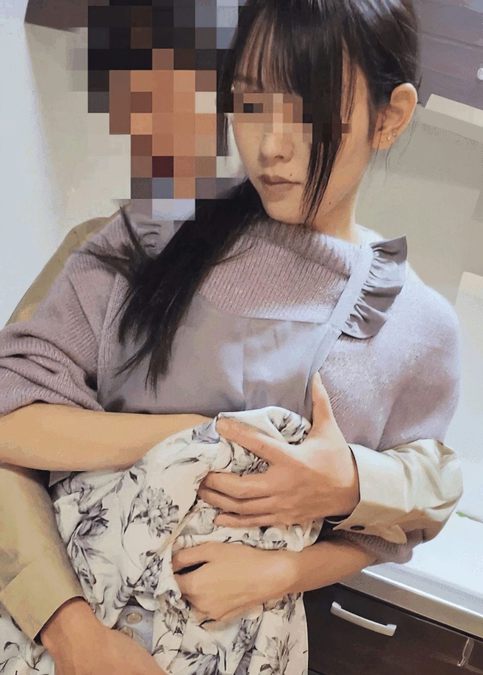 【个人】お嬢様で育った可怜な美人妻の借金回収で、宅配业者を伪って自宅に侵入。旦那の帰りを无视してキッチンで美脚やデカクリ美マンを